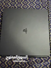  1 ps4 slim  like new بلاستيشن 4 سلم نظيف جدا