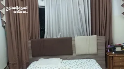  2 تخت مجوز مع البرادي 50 دينار وقابل للتفاوض سبب البيع السفر