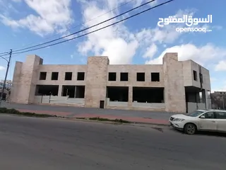  3 مجمع تجاري للبيع في منطقة المقابلين شارع القدس على 3 شوارع