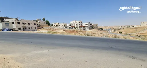  4 ارض للبيع في المستنده على شارع 30 متر منطقه فلل