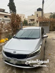  1 سيارة KIA K3 2017 بحالة ممتازة للبيع 1600 cc لون رمادي