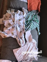  18 ملابس اطفال من عمر حديث ولادة ل عمر سنة .. بحالة الجديد وجميع الملابس براند.. سعر القطعة 50 قرش