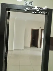  7 مكاتب ومحلات للايجار في موقع حيوي ومخدوم و بسعر مغري