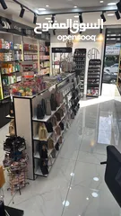  4 فرصه استثمارية ممتازه محل كوزمتكس مع البضاعه و الديكور