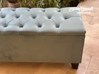  28 كنب ومقاعد بنش وسجاد جلد طبيعي