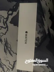  10 ساعة ابل SE 40mm بس ما معها شاحن بس وكالة من الشركة و مش مفتوحة و عليها لزقة شاشة