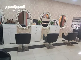  1 صالون نسائي من الدرجة الاولى للبيع