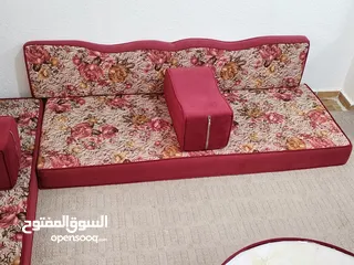  1 مكونه من أربع فرشات واربع مساندواربع ركيات