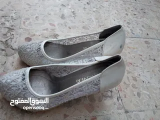 2 أحذية نسائية للبيع  كلهم  نمرة 37 و38
