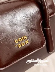  7 حقيبه لون بني غامق ، جلد من الأعلى ، مع حزام .