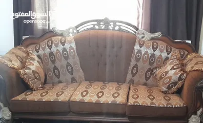  1 كنب+بوفيه لون بني مستعمل بحاله الجديد   للبيع بسعر 150