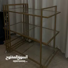  2 طاولات ضيافه مع طاوله ضيافه ذهبيه بعجلات متحركه