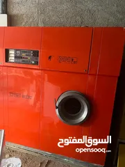  3 ماكنه دراي كلين وحماصه وبانيو للنقع وفي غساله اتوماتيك وفي 5 ماكنات خياطه وفي كولر وفي مرمره حديد مع