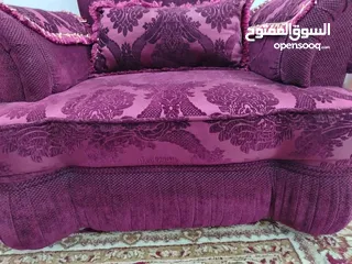  8 طقم كنب 9 مقاعد بحالة ممتازة لون خمري