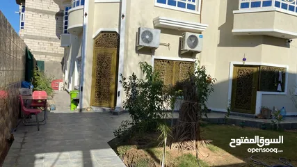  11 بيت مساحة 350م في حمدان