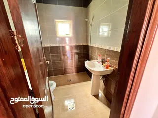  6 قطعة أرض وبيتين  ومزرعه جاهز للسكن