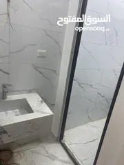  18 بيت للبيع يحوي على شقتين كل شقه لها سطحها الخاص بقوشان منفصل