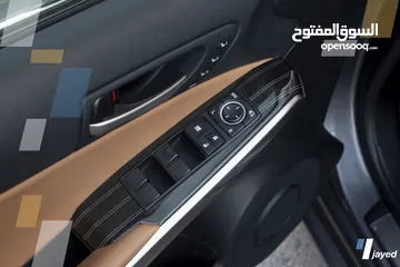  26 Lexus IS300H 2018 - للبيع