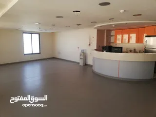  8 مكتب مميزة في شارع الجاردنز للبيع