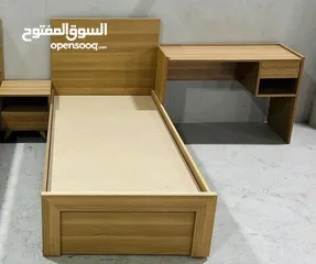  1 طقم سرير مع كمدينو مع طاوله مكتب