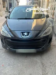  2 بيجو للبيع مكسور عليها سنتين