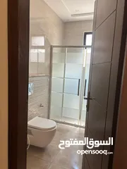  7 شقة فاخرة مع روف الجبيهة ضاحية الرشيد قرب دوار الجاذبية 180م مع روف غير مبني اطلالة رائعة جدا