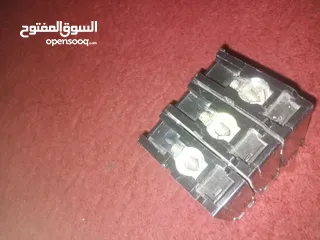 2 قواطع مستعملات منهم شغالات ولباقي ما بعرف إذ شغالات او لا إذا شره ما بقصر معك 23 قاطع صغير قاطع كبير