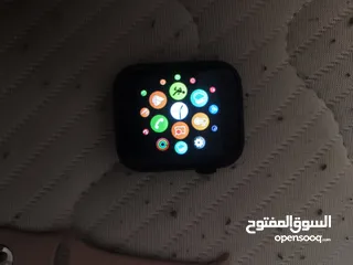  4 ساعه ذكيه شغاله 100% مع شاحنها الخاص