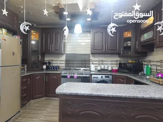  7 منزل مميز جداًَ للبيع في مخيم إربد