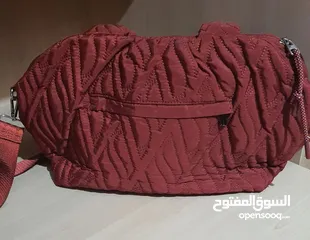  7 حقيبة سكتشرز لون قرميدي