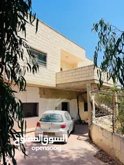  5 منزل مستقل للبيع في مدينة يطا   يصلح تحويله الى مركز طوارئ او كلية او غيرها