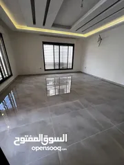  12 للبيع في خلدا شقة ارضيه 200 م مع ترس امامي وترس خلفي لم تسكن بسعر مناسب