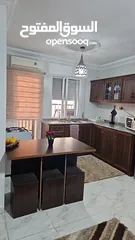  10 شقه مفروشه ديلوكس كاملة الخدمات للايجار الشهري او السنوي في عمارة سكنيه مخدومة يوجد حارس للعمارة