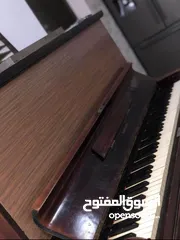  1 بيانو قديم  بحالة ممتازه جدا
