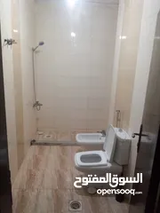  24 غرفه مع حمام للايجار فارغه شارع الجامعه طلوع نفين من المالك 85 دينار