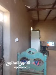  3 منزل في أم درمان الحاره 67 الأم مساحته 130 متر يفتح في ميدان فيهو سور خارجي متصل بالبيت 3 غرف وصالون