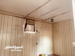  2 بركسات عدد 3 كل واحد له مقلس مستخدم نظيف