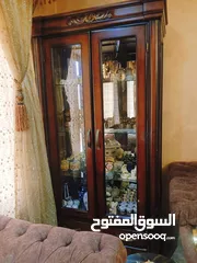  4 سفرة خشب زان 8 مقاعد و2 فضية وواحد بيرو بحالة جيدة جدا