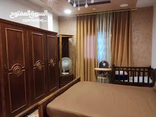  1 غرفة نوم للبيع مع سرير بيبي مع كنبايه صغيره