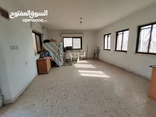  11 للبيع:  فرصة استثمارية ذهبية بسعر مغري-عمارة مستقلة في بيتونيا