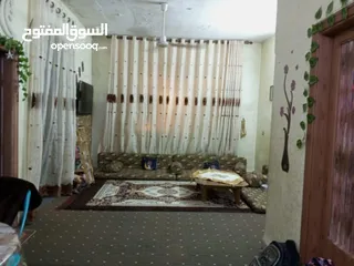  19 عمارة وسط السوق التجاري بين شارع السعادة وشارع الملك عبدالله