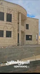  5 فيلا مكونة من طابقين مع بركة مع قطعة أرض للبيع