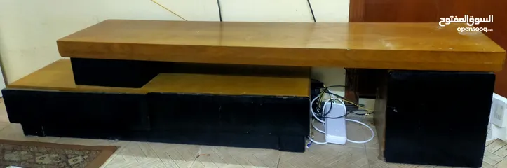  1 طاولة تليفزيون خشبية