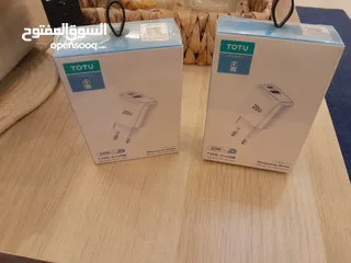  2 اكسسوارات ايفون pro max 15 لزقتين وعظمتين للشاحن وكفرين اشتريتهم كم هو موضح بالصور للبيع ويموت شاشة