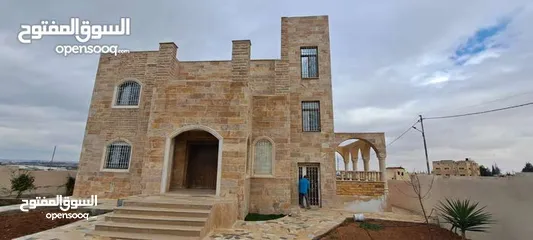  1 فيلا للبيع في شارع المطار جديده