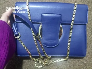  1 Salvatore Ferragamo bag made of soft leather, made in Italy  حقيبة سلفاتوري فيراغامو مصنوعة من الجلد