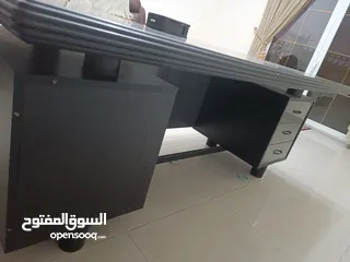  2 مكتب بحاله جيده جدا