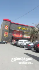  4 مجمع تجاري للإيجار بدون خلو في موقع مميز في الزرقاء حي معصوم الشارع الرئيسي جوار دوار معصوم