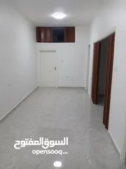  5 شقه ارضيه للايجار