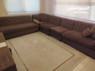  7 طقم كنب كورنر لون كابتشينو ضهر كبتونيه بحاجة لتنضيف فقط   وارد السعودية استعمال 5 سنوات